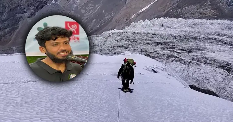 মাউন্ট মাকালু ও ইনসেটে বাবর আলী